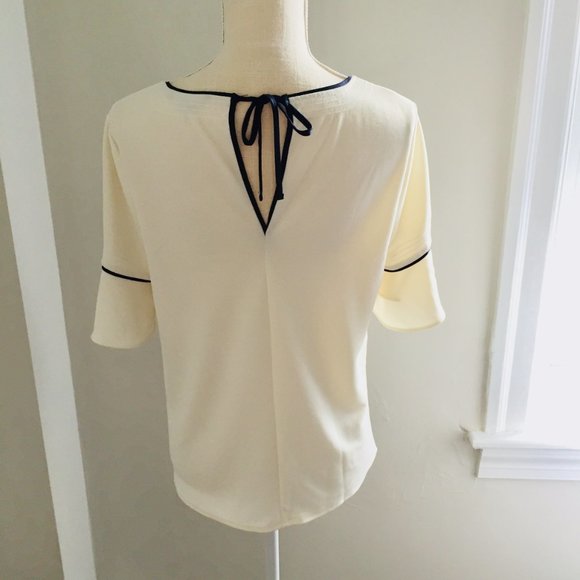Banana Republic Cream/ Navy Trim Flutter Sleeve Career Blouse Size Small - Picture 3 of 6